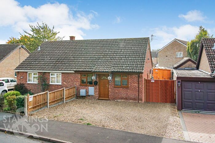 2 Bedroom Semi-detached Bungalow For Sale In Lime Tree Avenue, Wymondham, NR18