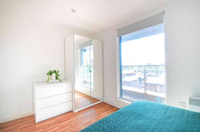 2 Bedroom Flat For Sale In Elmira Way, Salford, M5