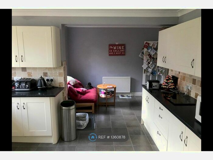 4 Bedroom Semi-Detached House To Rent In Erncroft Way, Twickenham, TW1