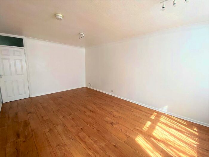 2 Bedroom Flat To Rent In Black Horse Parade, High Road, Eastcote, Pinner, HA5