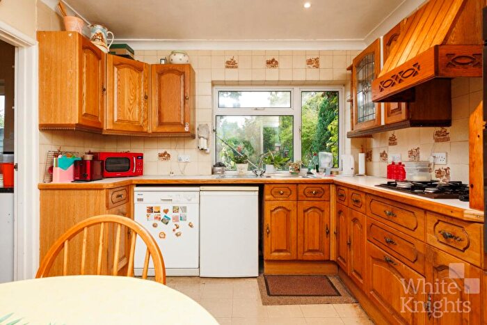 4 Bedroom Semi-Detached House For Sale In Wokingham Road, Earley, Reading, Berkshire, RG6