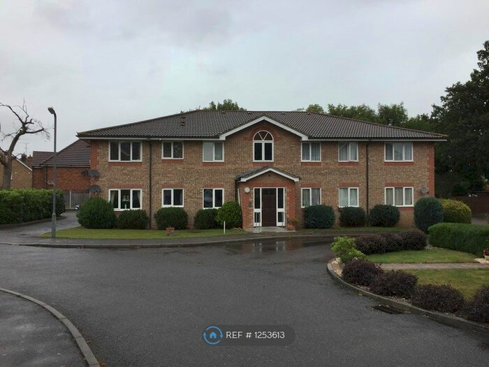 1 Bedroom Flat To Rent In Alnwick Close, Langdon Hills, Basildon SS16