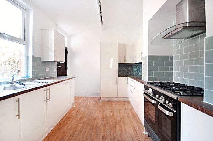 7 Bedroom Terraced House To Rent In Estcourt Avenue, Headingley, Leeds, LS6