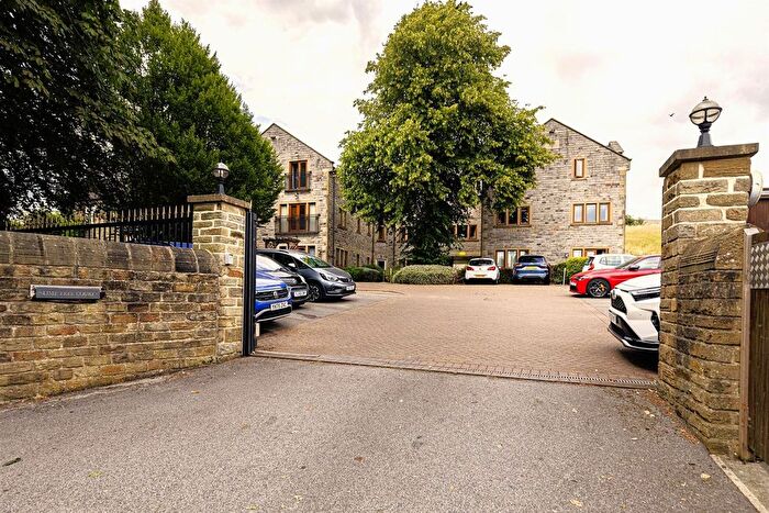 2 Bedroom Flat For Sale In Grimescar Road, Huddersfield, HD2