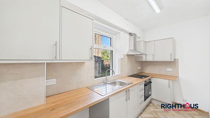 3 Bedroom Terraced House To Rent In Cleckheaton Road, Oakenshaw, BD12