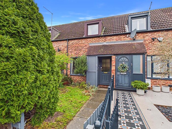 1 Bedroom Terraced House For Sale In Grange Road, West Molesey, KT8