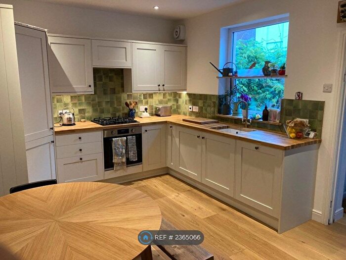 2 Bedroom End Of Terrace House To Rent In Bath Street, Bristol, BS3