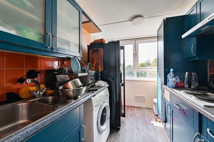 1 Bedroom Flat To Rent In Alfreda Street, Battersea, London, SW11