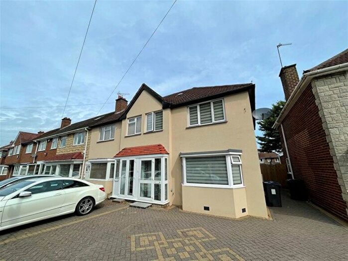 3 Bedroom Terraced House To Rent In Ringinglow Road, Great Barr, Birmingham, B44