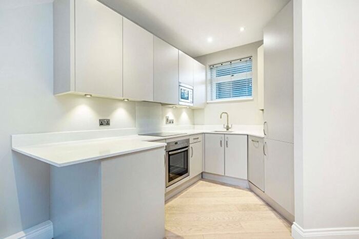 2 Bedroom Flat To Rent In Fulham Road, London, SW3