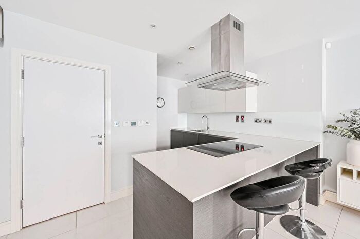 3 Bedroom Terraced House To Rent In Rampart Street, Tower Hamlets, London, E1