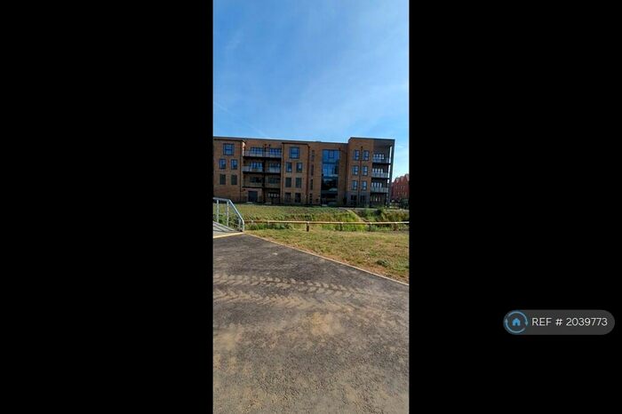 2 Bedroom Flat To Rent In Sparrow Street, Rainham, RM13