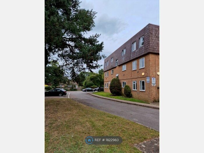 1 Bedroom Flat To Rent In Woodlands Court, Owlsmoor, Sandhurst, GU47