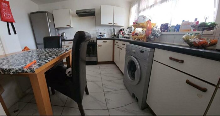 3 Bedroom Maisonette To Rent In Woking, Surrey, GU21
