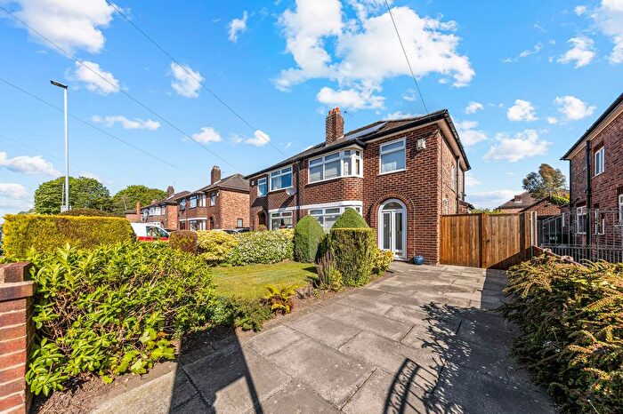 3 Bedroom Semi-Detached House For Sale In Manchester Road, Paddington, WA1