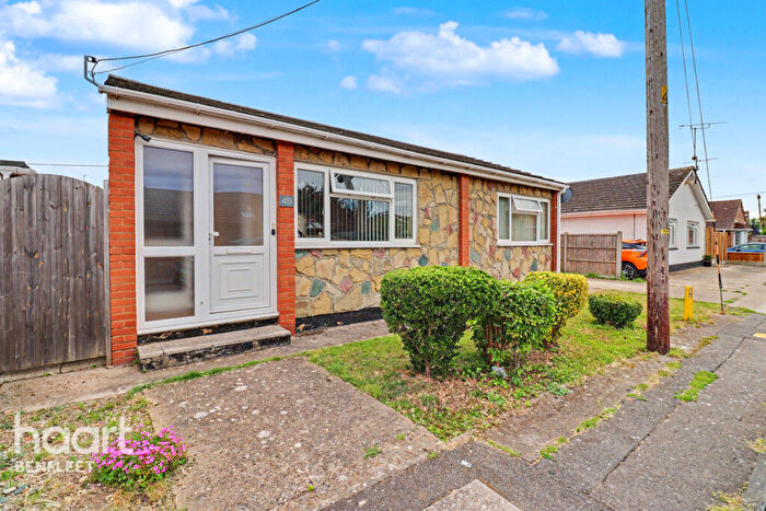 2 Bedroom Detached Bungalow For Sale In Gainsborough Avenue, Canvey Island, SS8