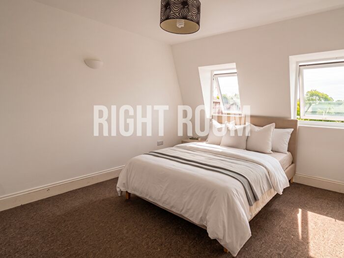 2 Bedroom Flat To Rent In Bed Flat, London Road, Portsmouth, PO2