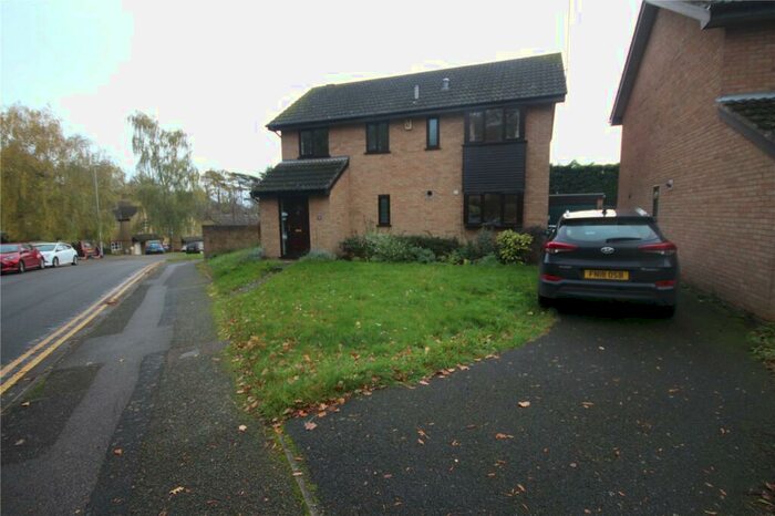 4 Bedroom Detached House To Rent In The Avenue, Cliftonville, Northampton, NN1