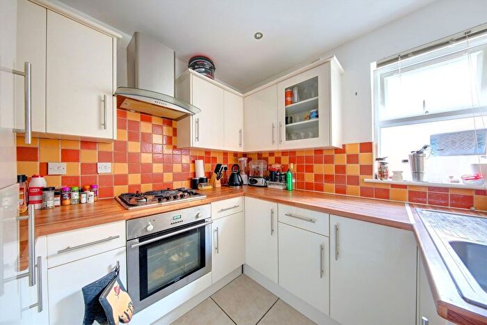 1 Bedroom Flat To Rent In Waldegrave Road, Teddington, TW11