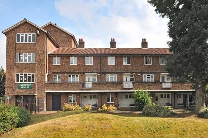 2 Bedroom Flat To Rent In Bennett Street, Chiswick, W4