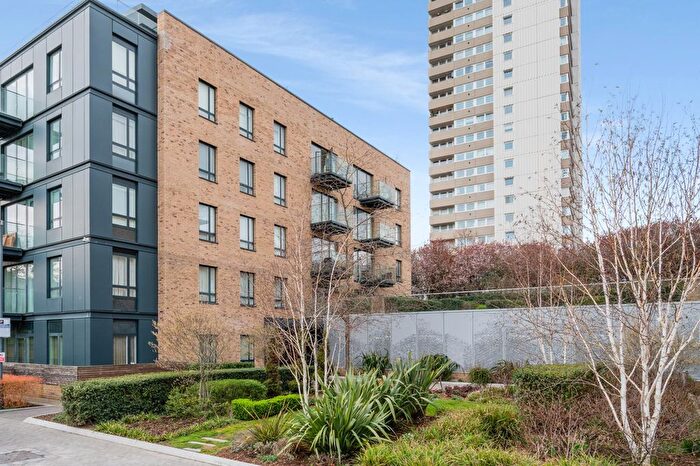 2 Bedroom Flat For Sale In Allen House, Heritage Place, TW8