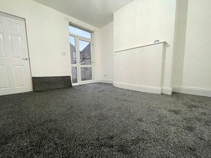 3 Bedroom House To Rent In Kennedy Road, Salford, M5