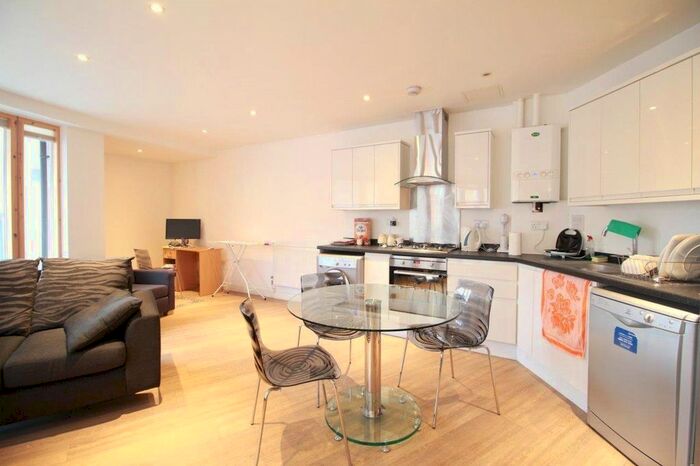 1 Bedroom Flat To Rent In Green Lanes, Palmers Green, London N13