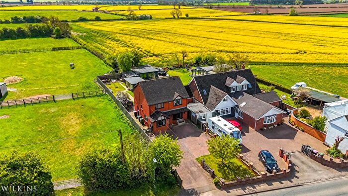 3 Bedroom Detached House For Sale In Ashby Road, No Mans Heath, Tamworth, Warwickshire, B79