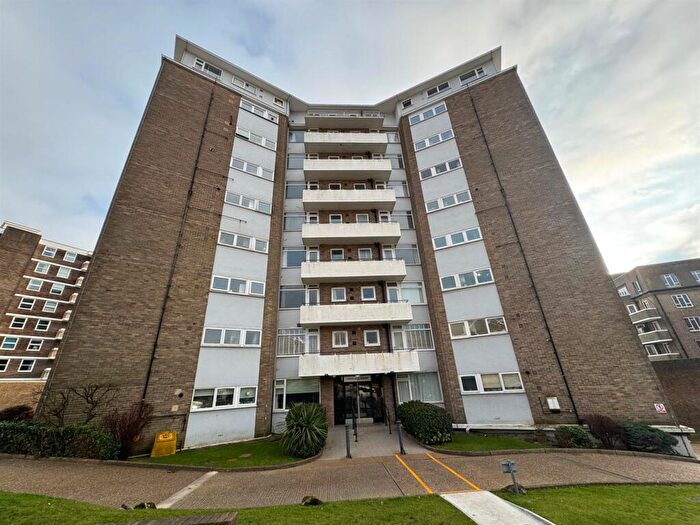 1 Bedroom Flat To Rent In Furze Hill, Hove, BN3