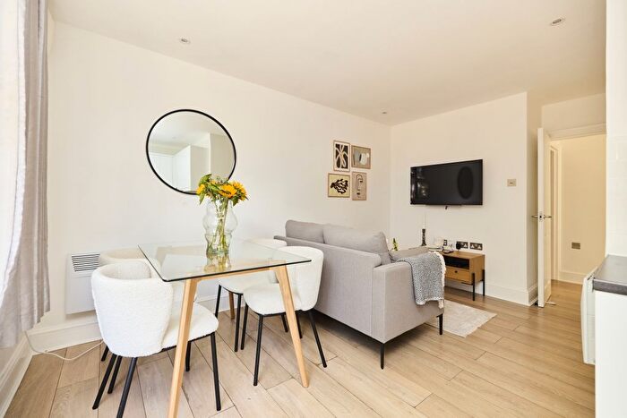 2 Bedroom Flat To Rent In Leigham Court Road, London, SW16