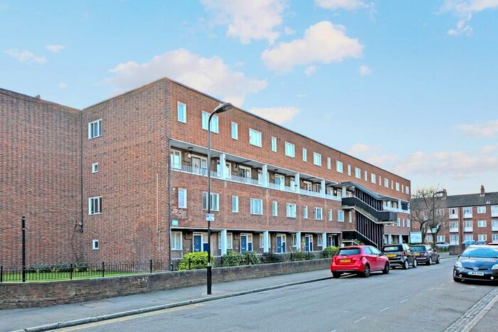 3 Bedroom Maisonette To Rent In Parkside Estate, Rutland Road, London, E9
