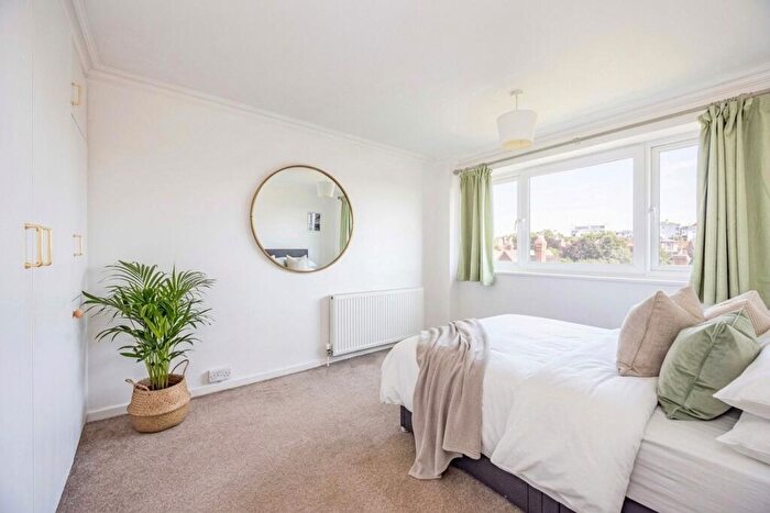 2 Bedroom Flat To Rent In Tunnel Road, Nottingham, NG7