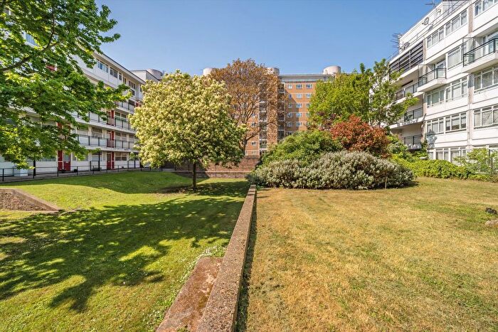 Studio For Sale In Churchill Gardens, Pimlico, SW1V