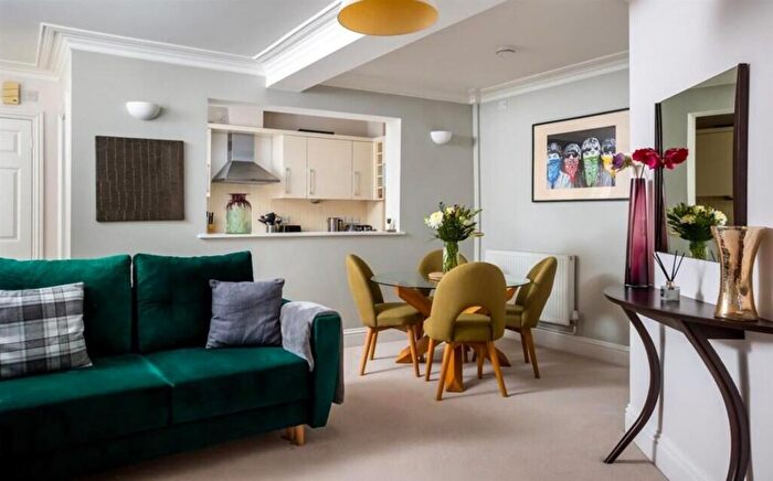 1 Bedroom Apartment To Rent In Parabola Road, Cheltenham, GL50