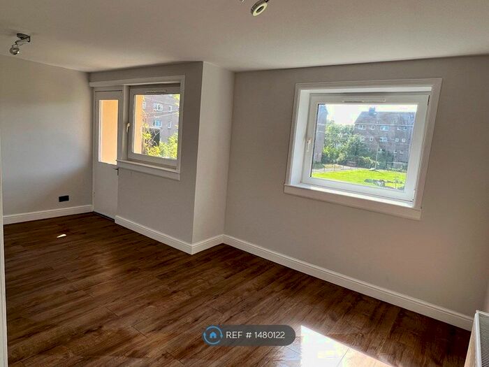 2 Bedroom Flat To Rent In Alan Breck Gardens, Edinburgh, EH4