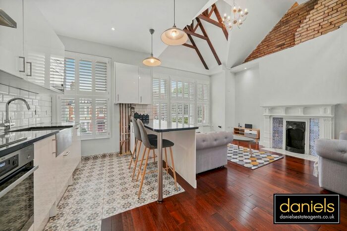 3 Bedroom Flat To Rent In Lushington Road, Kensal Green, London, NW10