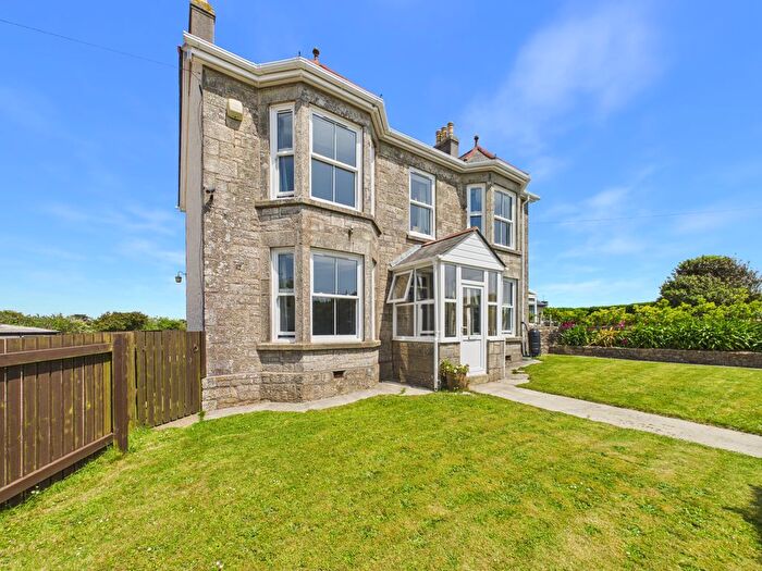 3 Bedroom Property For Sale In Rosudgeon, Penzance, TR20