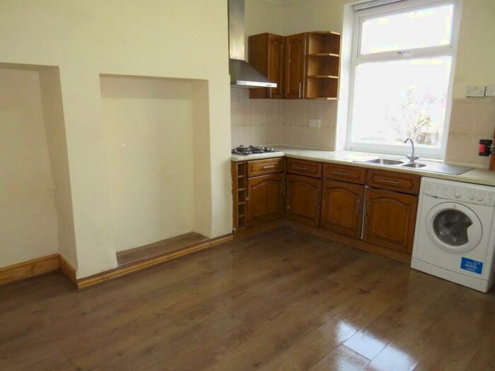 3 Bedroom End Of Terrace House To Rent In Mile Cross Terrace, Halifax, HX1