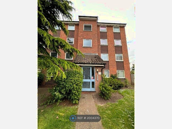 2 Bedroom Flat To Rent In Gurney Close, Barking, IG11