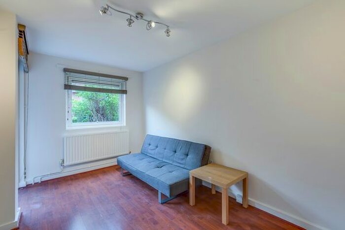 1 Bedroom Flat To Rent In Cooper Close, London, SE1