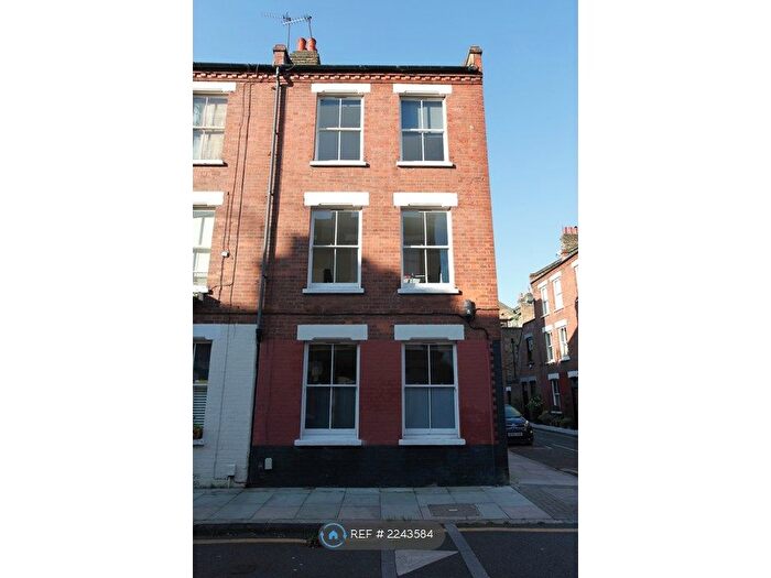 4 Bedroom End Of Terrace House To Rent In Winkley Street, London, E2