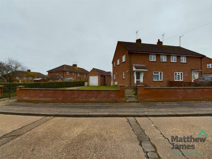 3 Bedroom Semi-Detached House To Rent In Colne Rise, Rowhedge, CO5