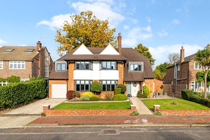 5 Bedroom Detached House For Sale In Malmains Way, Beckenham, Kent, BR3