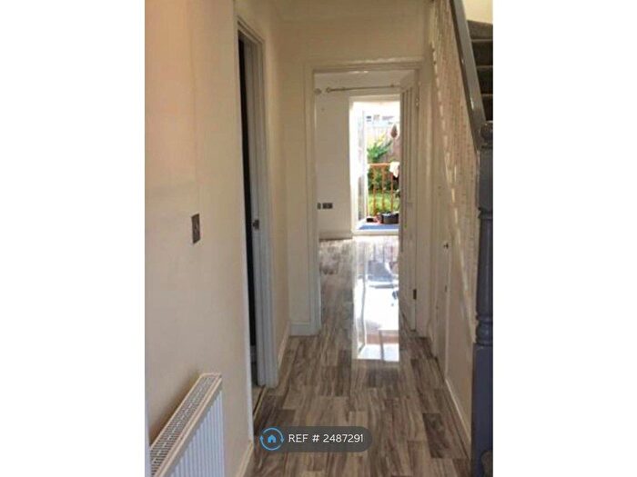 3 Bedroom End Of Terrace House To Rent In Cotmans Close, Hayes, Middlesex, UB3