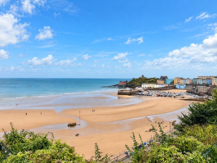 2 Bedroom Flat For Sale In High Street, Tenby, SA70