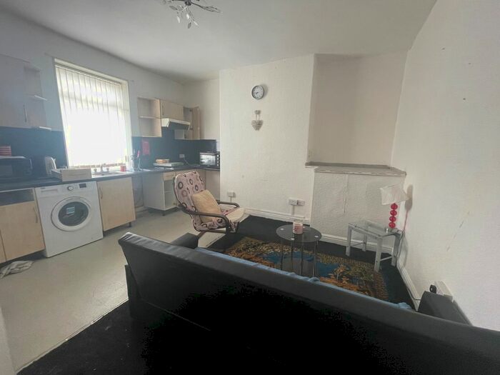 1 Bedroom Flat To Rent In Duckworth Lane, Bradford, BD9