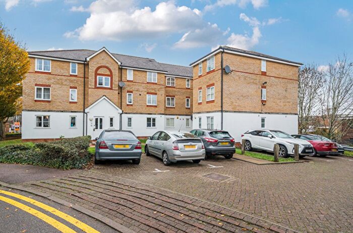 Studio For Sale In Clarence Close, Barnet, EN4