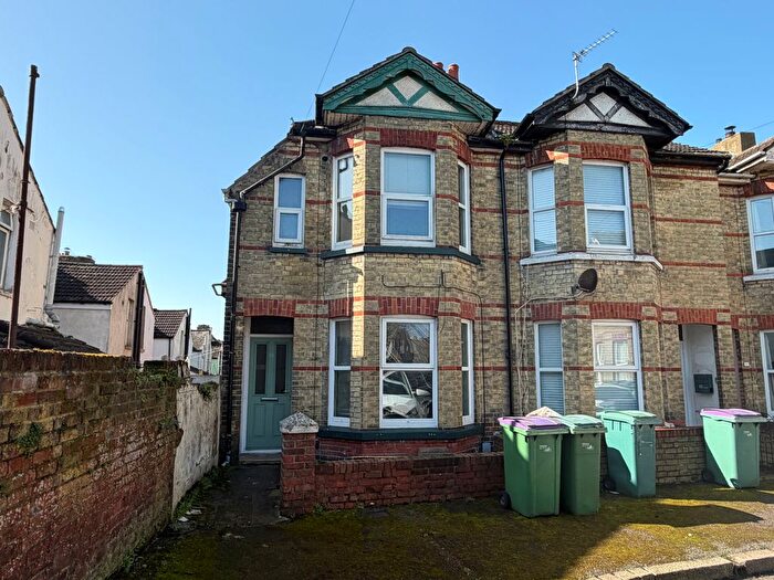 2 Bedroom End Terrace House To Rent In Grove Road, Folkestone, CT20