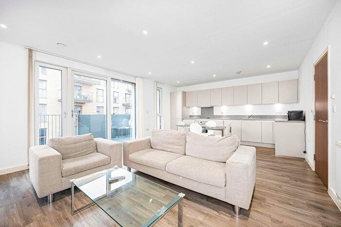 3 Bedroom Flat To Rent In Moorhen Drive, London, NW9