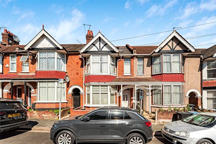 6 Bedroom Terraced House For Sale In Granville Road, Watford, Hertfordshire, WD18